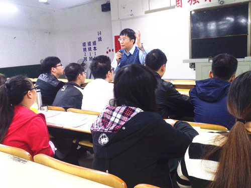 西南交通大学经济管理学院博士生导师肖作平应邀到我校交流讲学