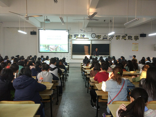 商学院召开2016级新生军训动员大会