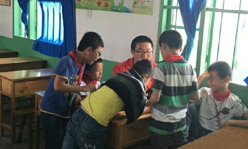 志在大爱，愿为奉献——专访商学院“校园十佳志愿者”金佳妮同学、张劲宗同学