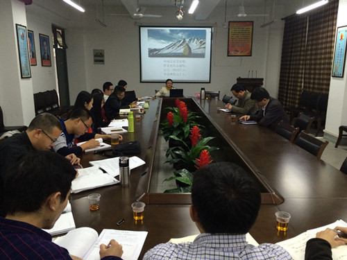 商学院教工第五党支部认真学习习总书记在全国高校思想政治工作会议上的重要讲话