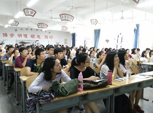 海南大学经济与管理学院工商管理系主任蔡东宏教授应邀来我校交流讲学
