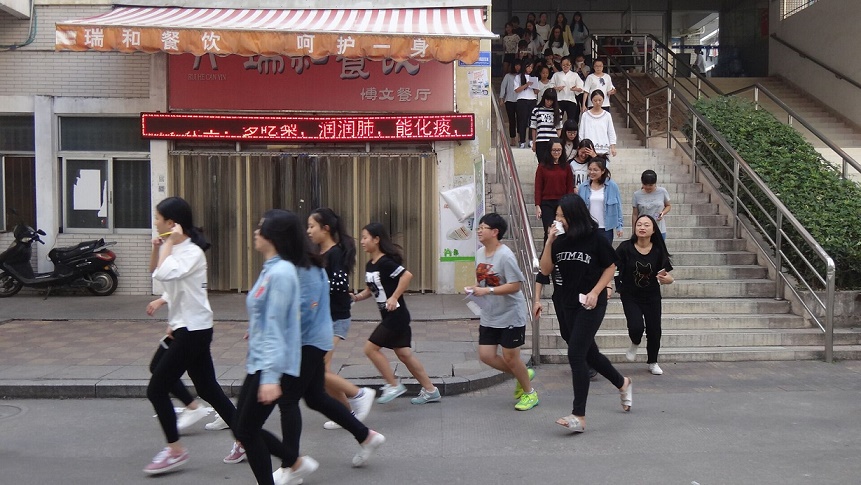 增强安全意识,提高逃生技能 ——商学院圆满完成消防安全疏散演练任务