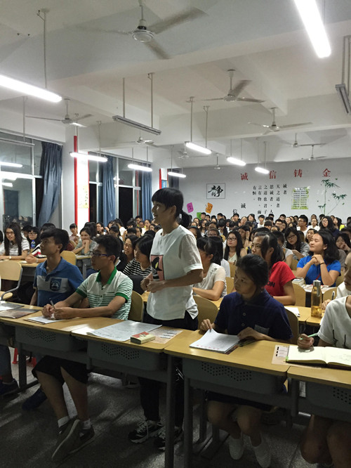 商学院成功举办“助力高校学子，成功走向财会职场巡回活动”之财务讲座