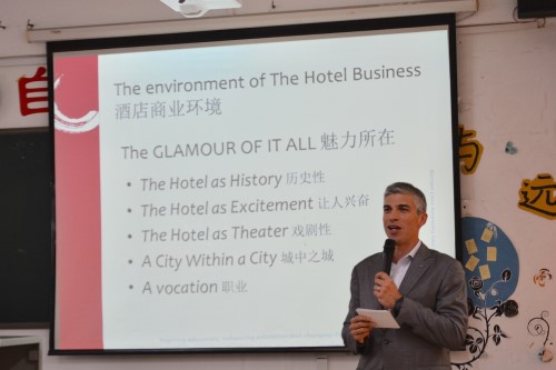 厦门喜来登酒店总经理Douglas Ariza-Giammaria应邀到商学院讲座交流