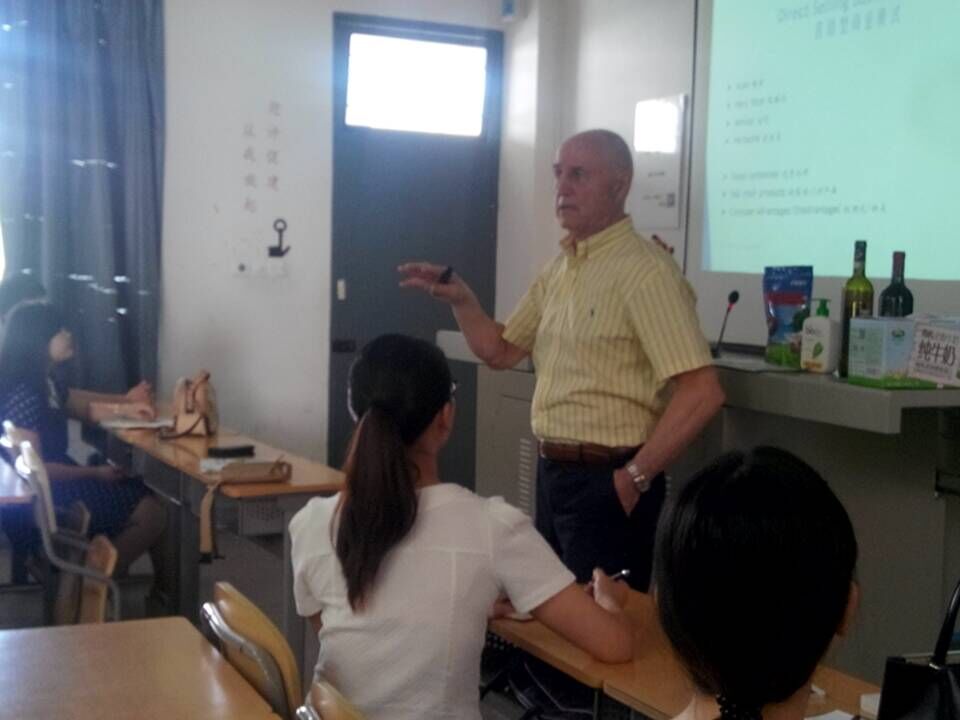 商学院“电子商务系列讲座”第一讲顺利举行