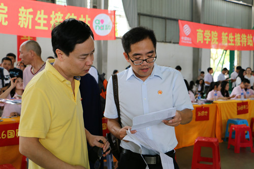 商学院靓丽迎新  精益求精