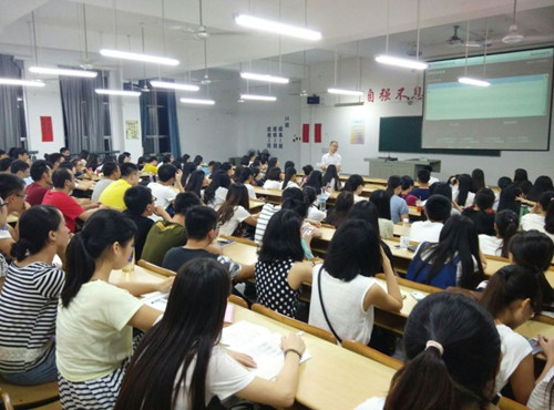 商学院“实”字当头践行社会主义核心价值观               ——纪念抗日战争暨世界反法西斯战争胜利70周年