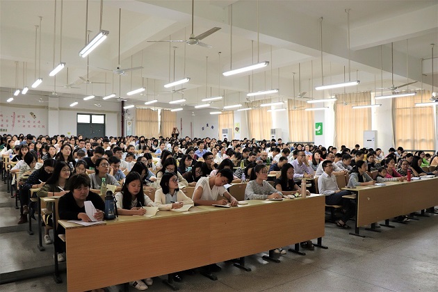 商学院特邀校讲师团黄艺羡教授深入解读党的十九大精神
