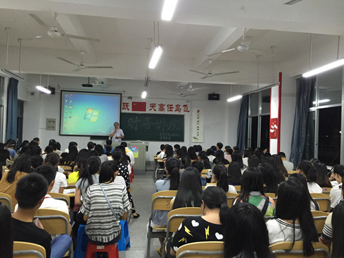 商学院成功举办“助力高校学子，成功走向财会职场巡回活动”之财务讲座
