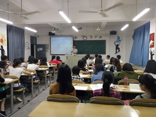 商学院自律会召开了2016―2017学年下学期第一次AB类会议