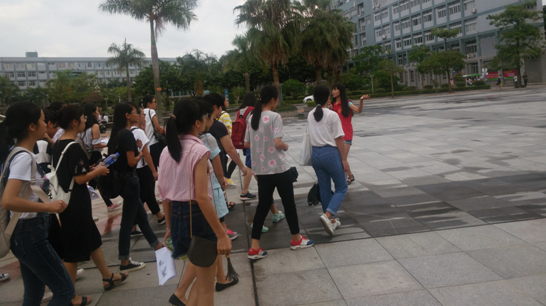 “畅游校园，我们与你同行”新生游园活动
