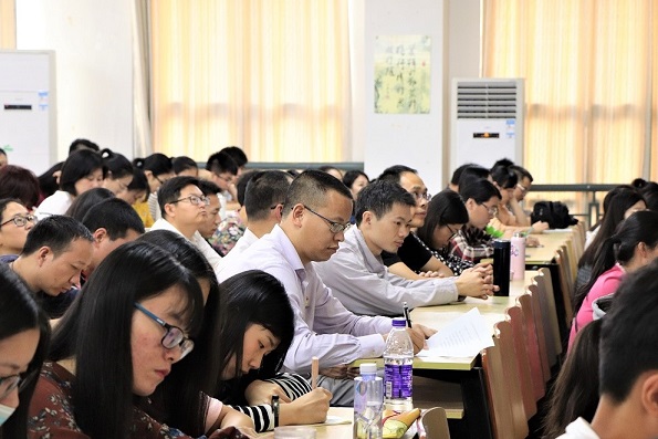 商学院特邀校讲师团黄艺羡教授深入解读党的十九大精神