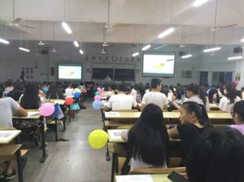观企业风云，析得失成败¬——商学院第九届案例分析大赛