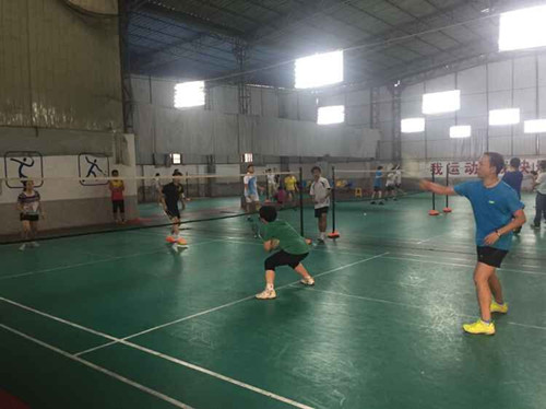 ​商学院举办首届师生羽毛球赛