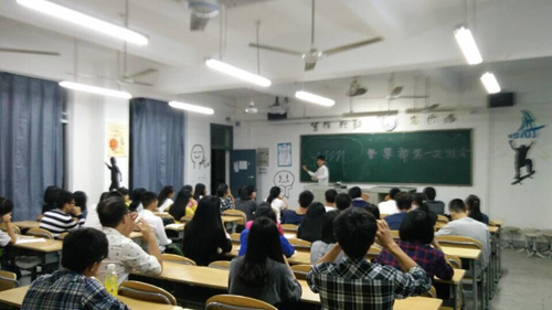商学院自律会召开了2016―2017学年下学期第一次AB类会议