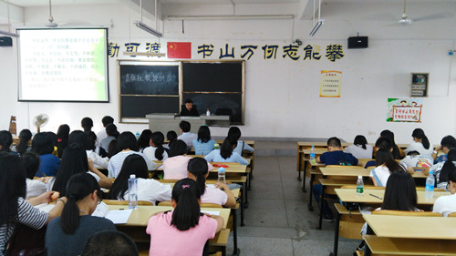 陕西师范大学马克思主义学院院长袁祖社教授应邀来我校交流讲学