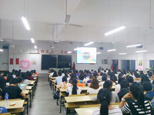 商学院第一届宿舍装扮大赛圆满成功